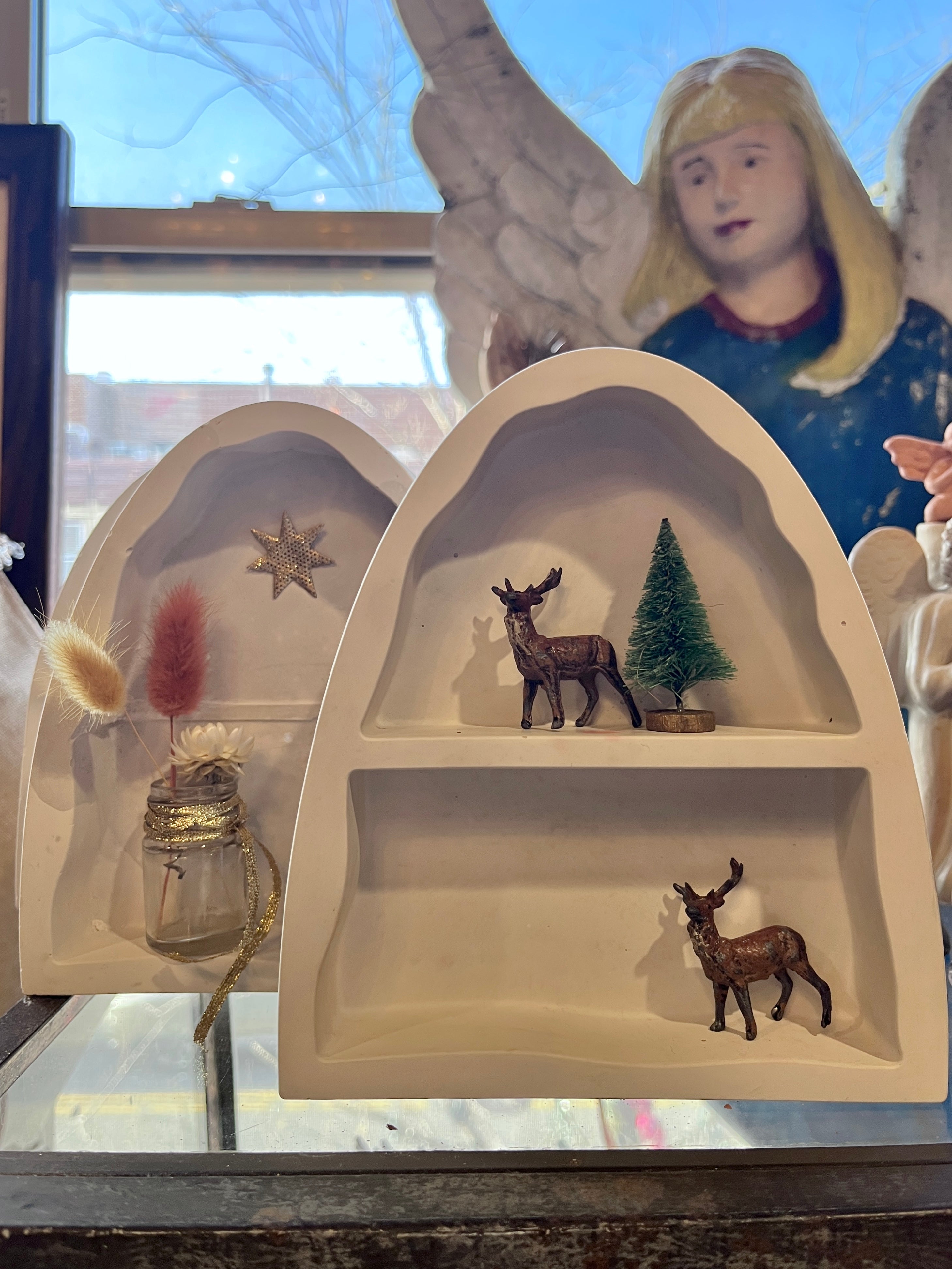 Plaster Altar with Shelf - PARCEL