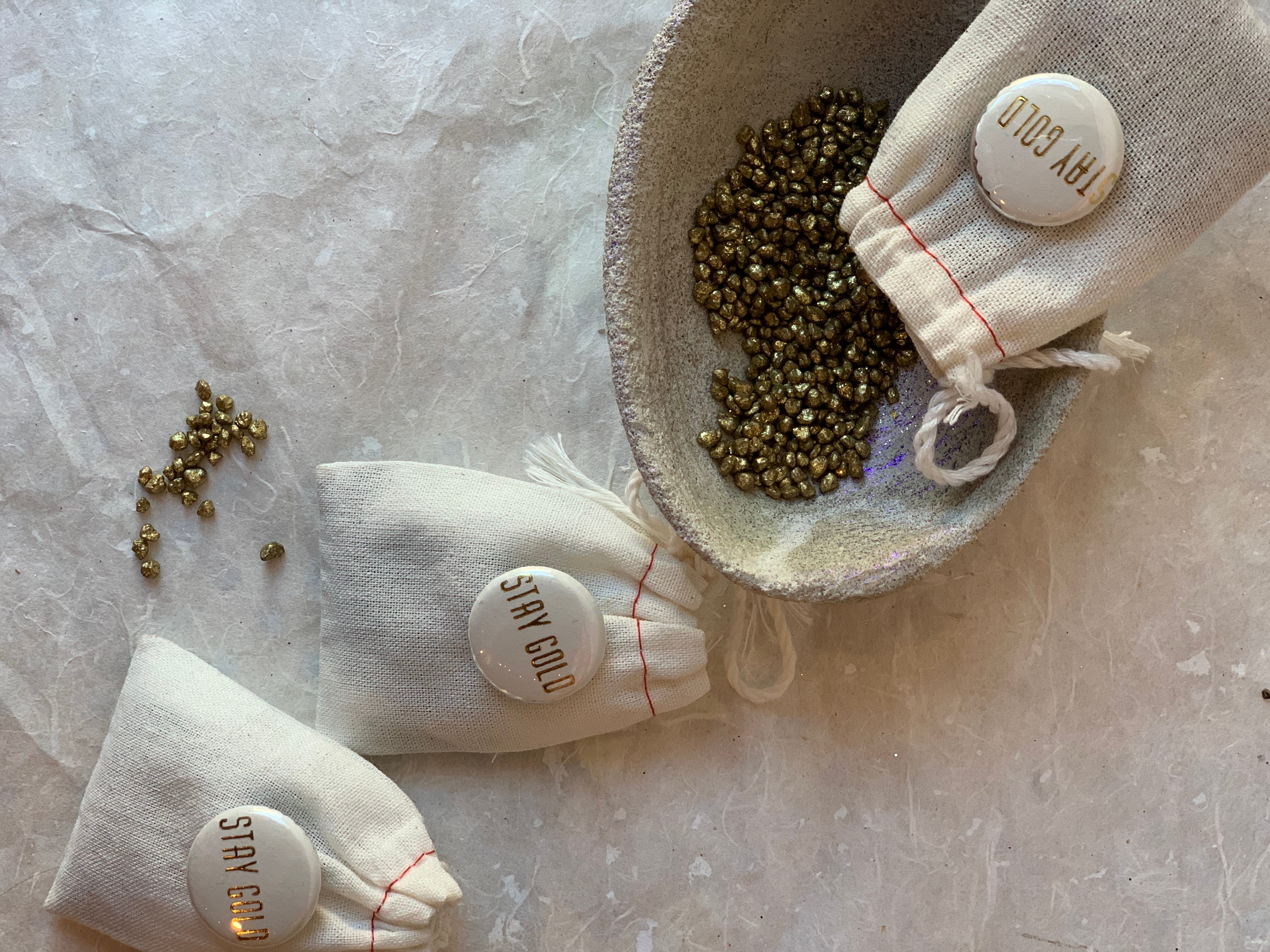 Pouch of golden nuggets - PARCEL