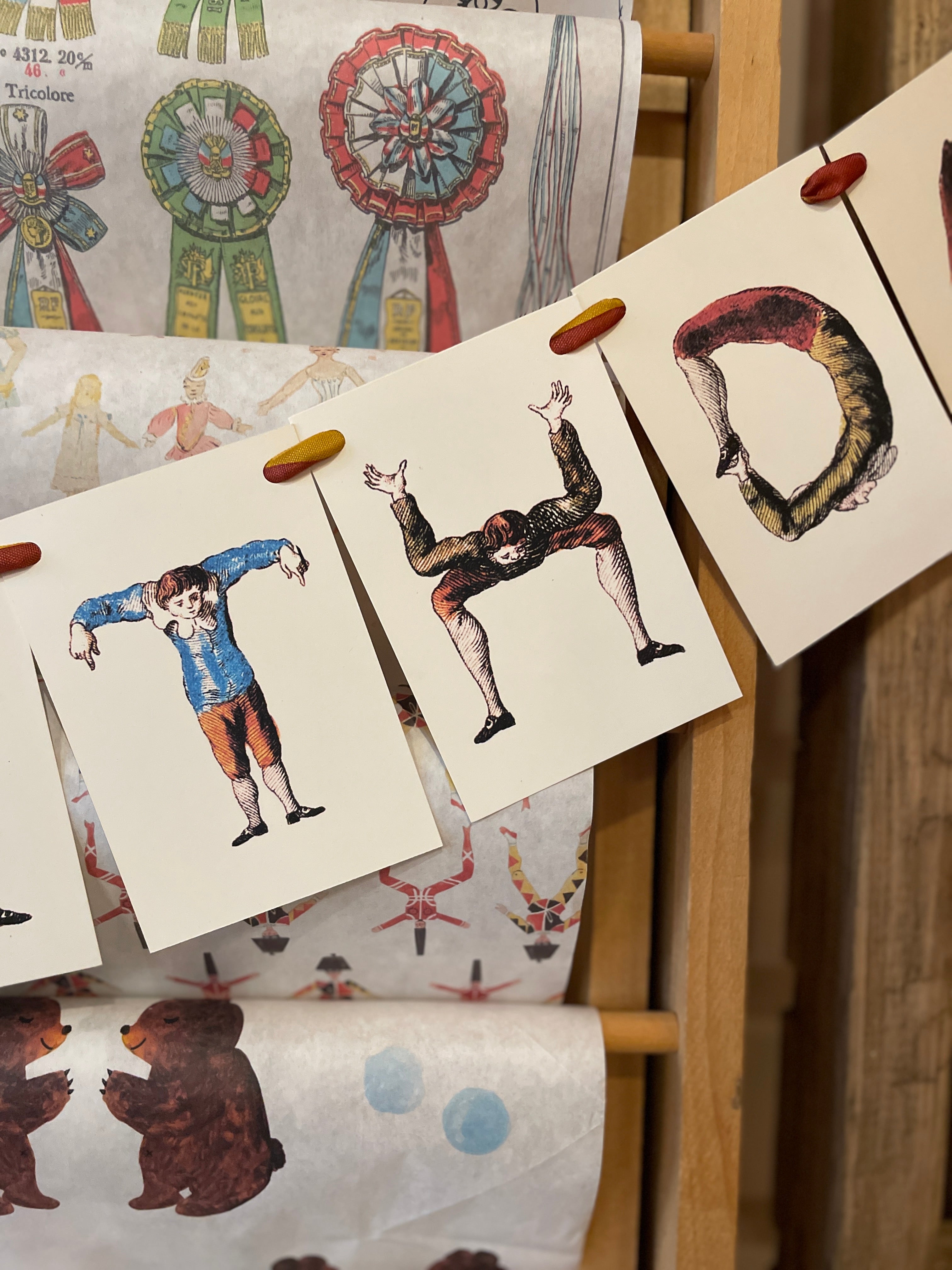 Happy Birthday Posture Banner - PARCEL
