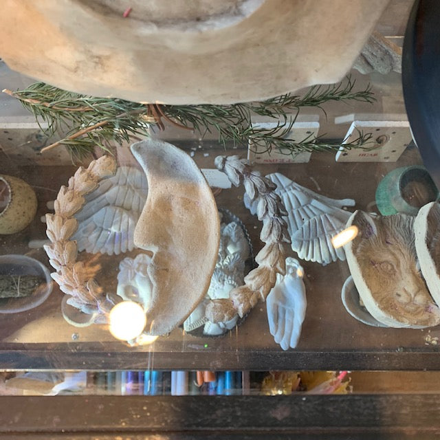 Concrete Laurel Ornament - PARCEL