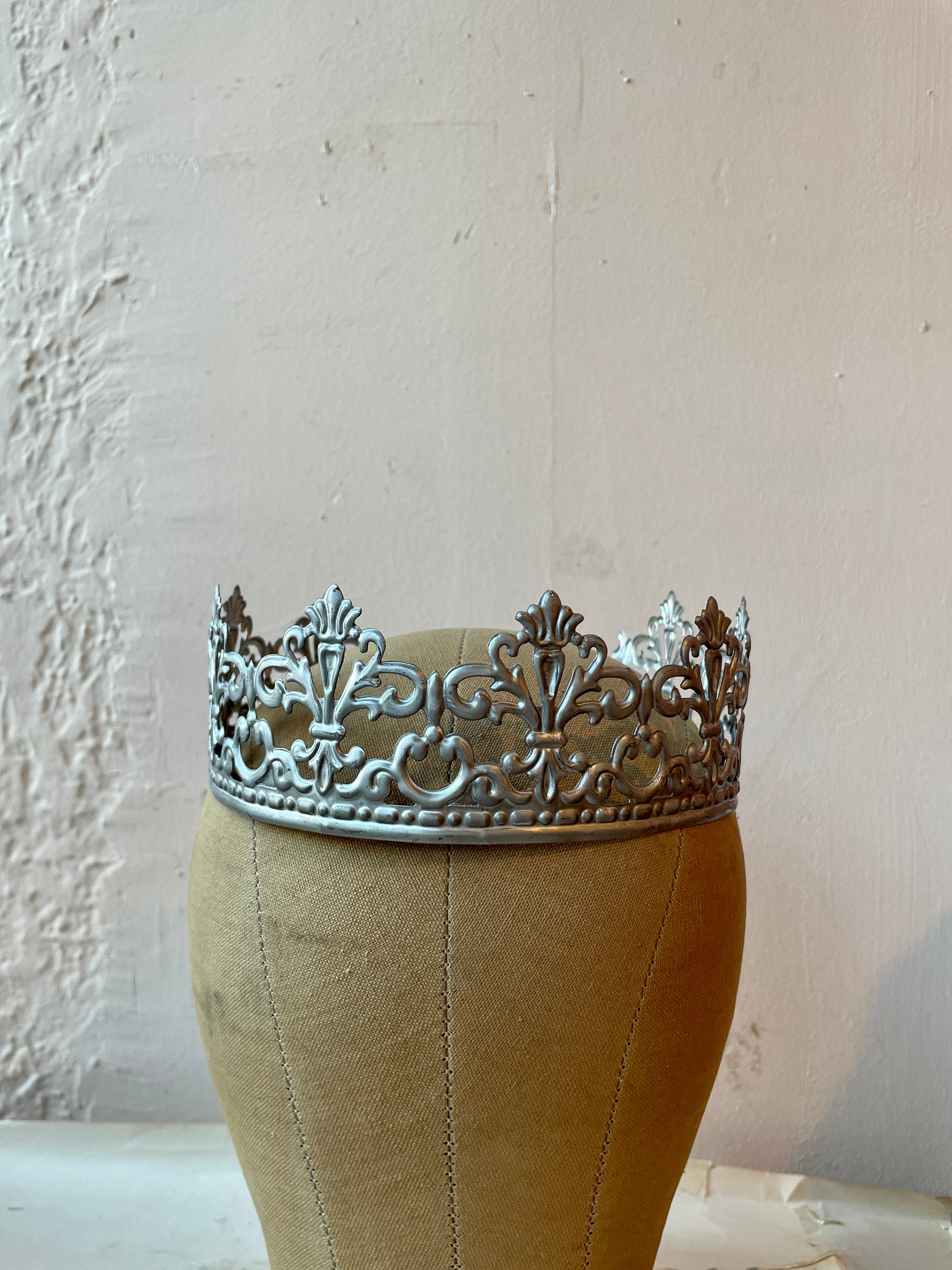 Regal Crowns - PARCEL